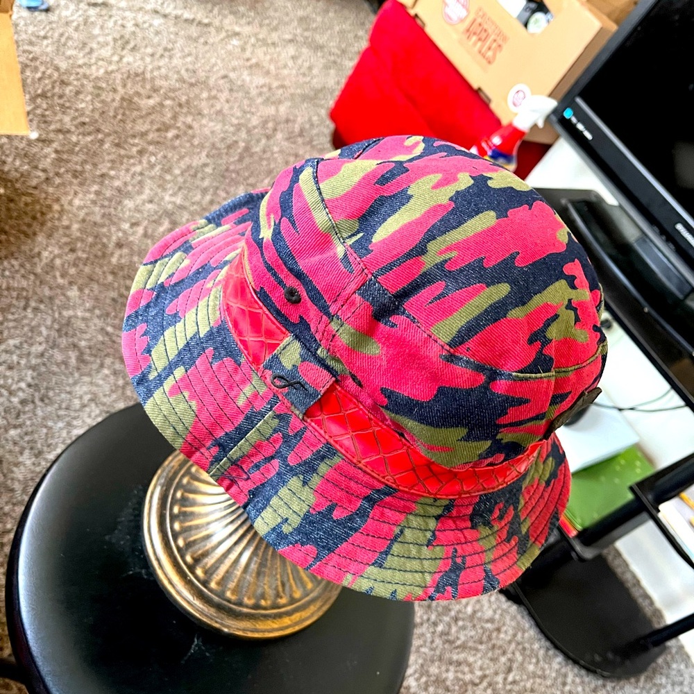 Reversible bucket hat 2-in-1